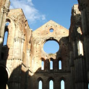 Klasztor SAN GALGANO z niebem zamiast dachu