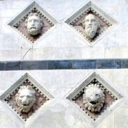 Chichoty w białej Sienie