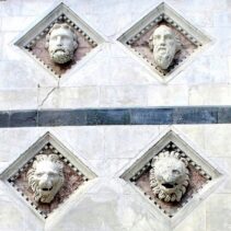 Chichoty w białej Sienie